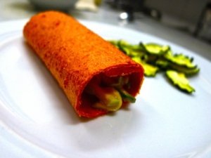 rotolini di pomodoro con zucchine e tahini