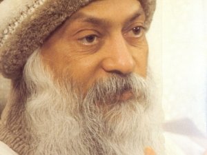 Maestro Osho: le sue parole sono lo specchio del nostro intimo e della società