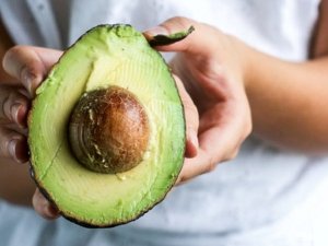 Avocado, 9 motivi per mangiare il frutto del benessere