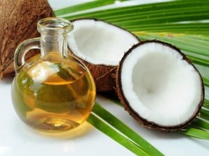 I benefici dell'oil pulling per disintossicarsi ogni mattina