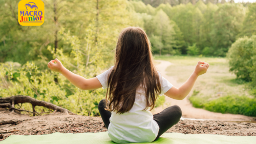 Piccolo yoga. Uno spazio sicuro dove crescere sereni.