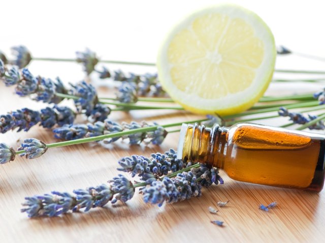 Olio essenziale di lavanda per la cura della pelle