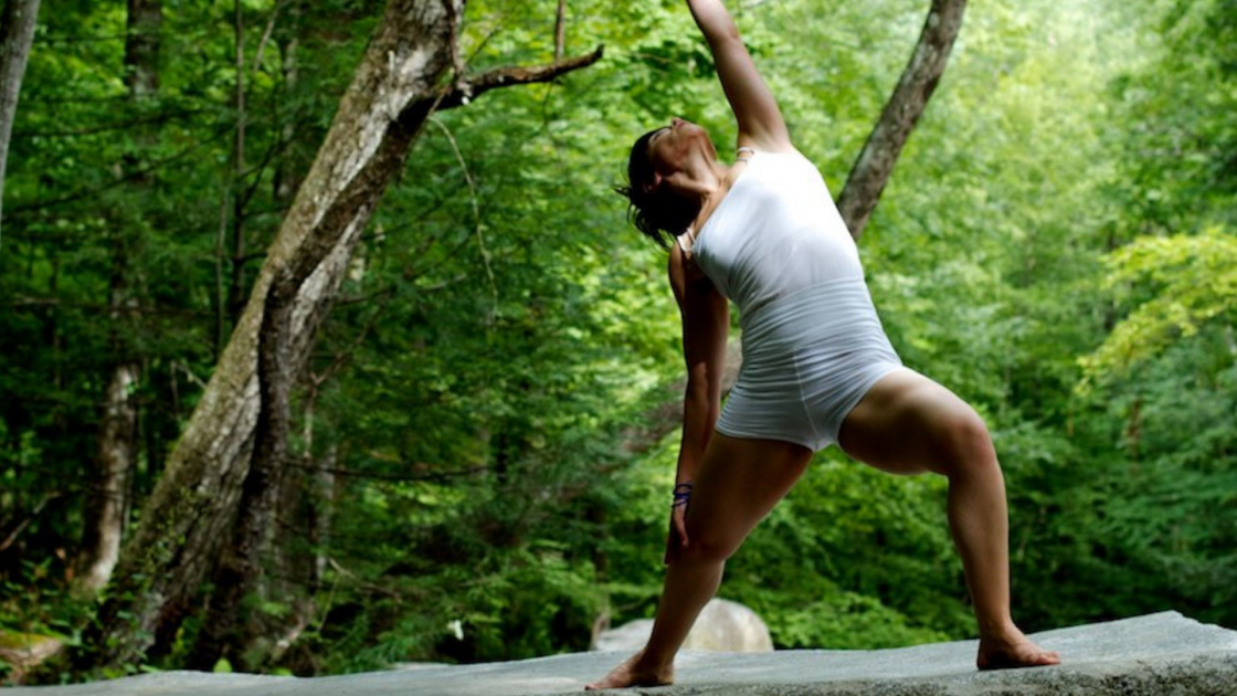 Yoga nel bosco: scopri i benefici di meditare nel bosco
