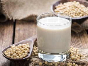 10 buoni motivi per farsi il latte vegetale in casa