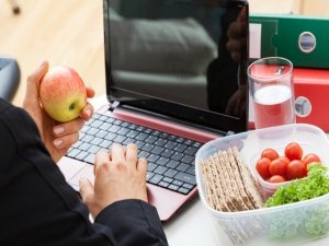 4 consigli per mangiare sano in ufficio