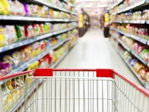 Gli additivi alimentari e i coloranti invadono la nostra tavola: sono pericolosi? Come evitarli?