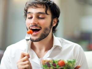 Mangiare fuori casa: le soluzioni possibili per un crudista