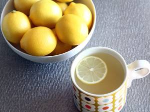Curarsi con acqua e limone. Intervista a Simona Oberhammer