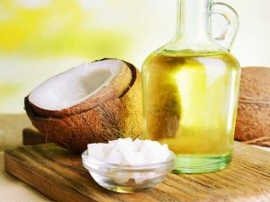 Olio di cocco: 10 utilizzi per la bellezza