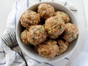 Ricetta delle polpette di quinoa con gambi di carciofi