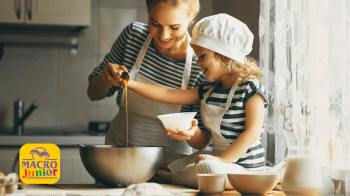 Crescere bene: un viaggio di famiglia verso la salute e la consapevolezza. Piccoli gesti quotidiani per raggiungere insieme equilibrio e serenità.