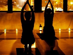 Dallo yoga un’alternativa per la scelta dei regali di Natale