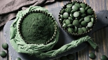 Alga spirulina in polvere: proprietà e impiego in cucina